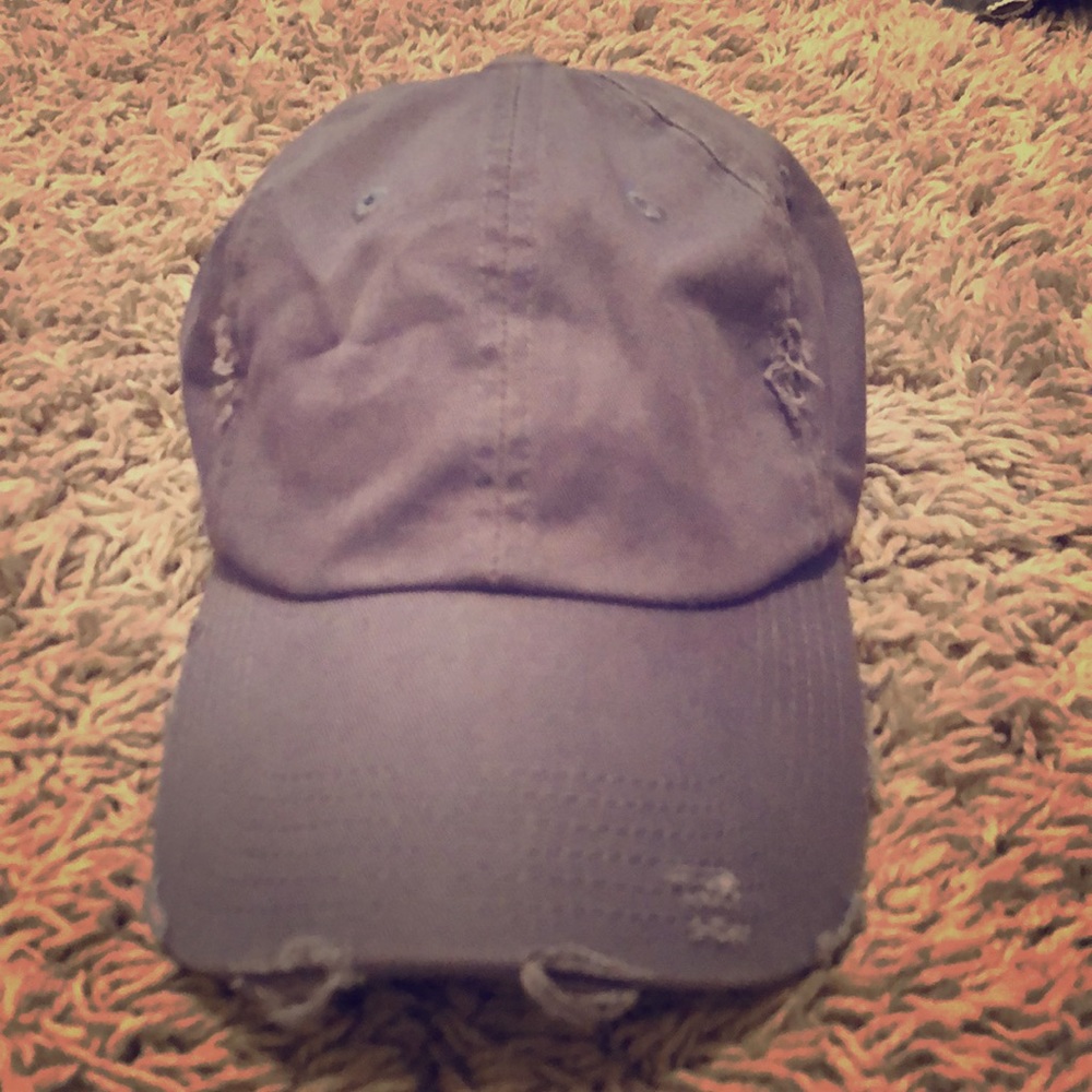 Woman’s Distressed Hat